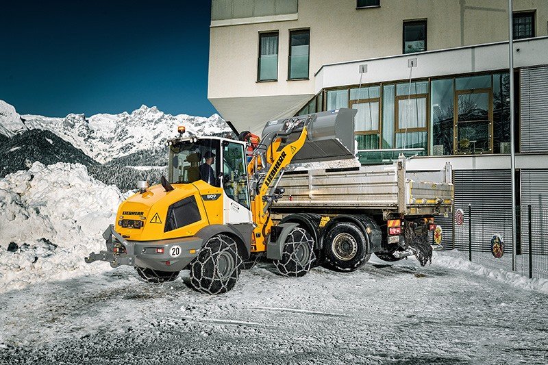 Winter wonders: Liebherr wheel loaders as versatile helpers in snow and ice